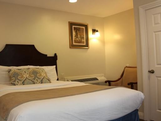 Classic One Queen Bed Room with one bed at Hotel St. Pierre
