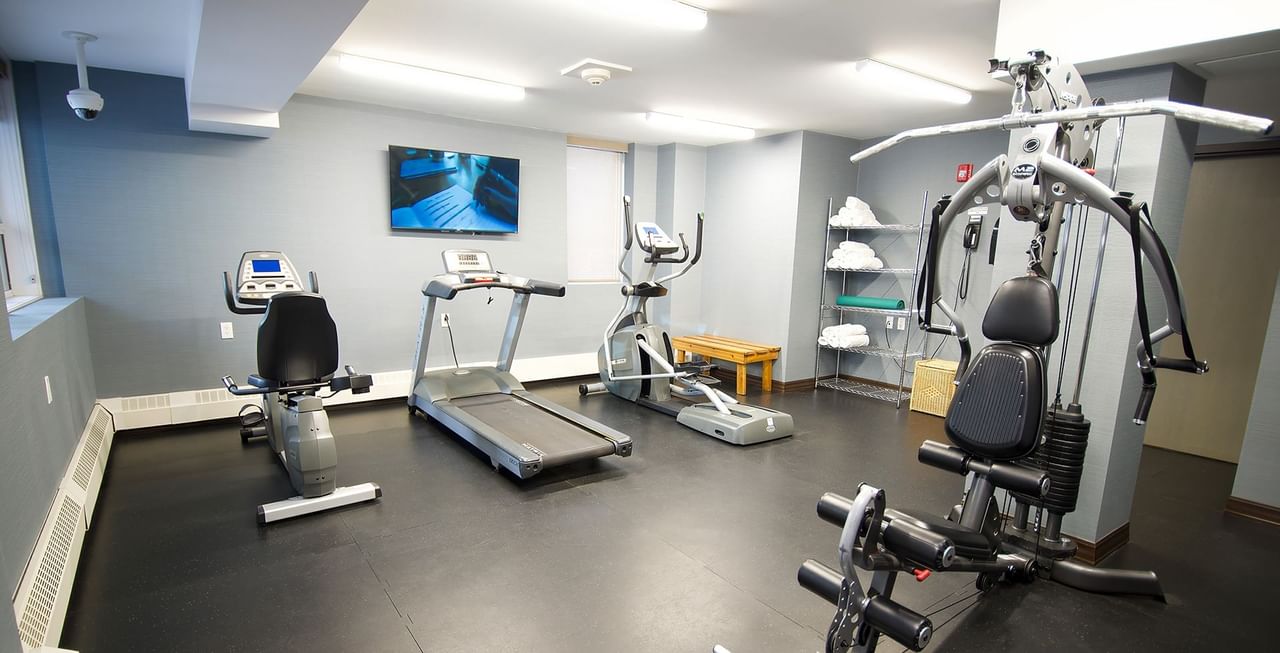 Hotel fitness room with fitness equipment and machines