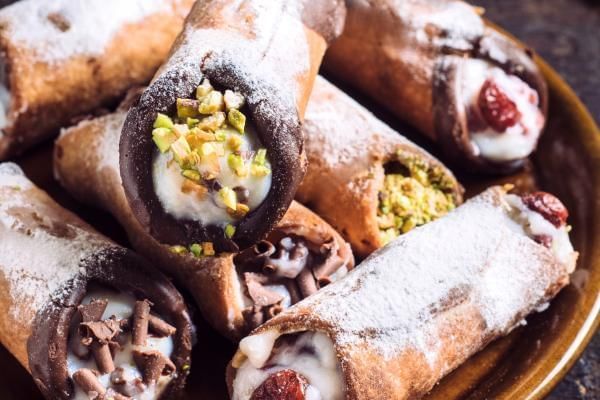 Mini Italian cannoli, a great sweet canape idea