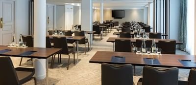 Separated tables in Meetings Small at Hilton Paris Opera Hotel