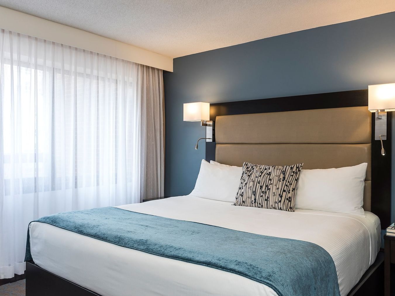Executive Suite at Embassy Hotel & Suites Ottawa