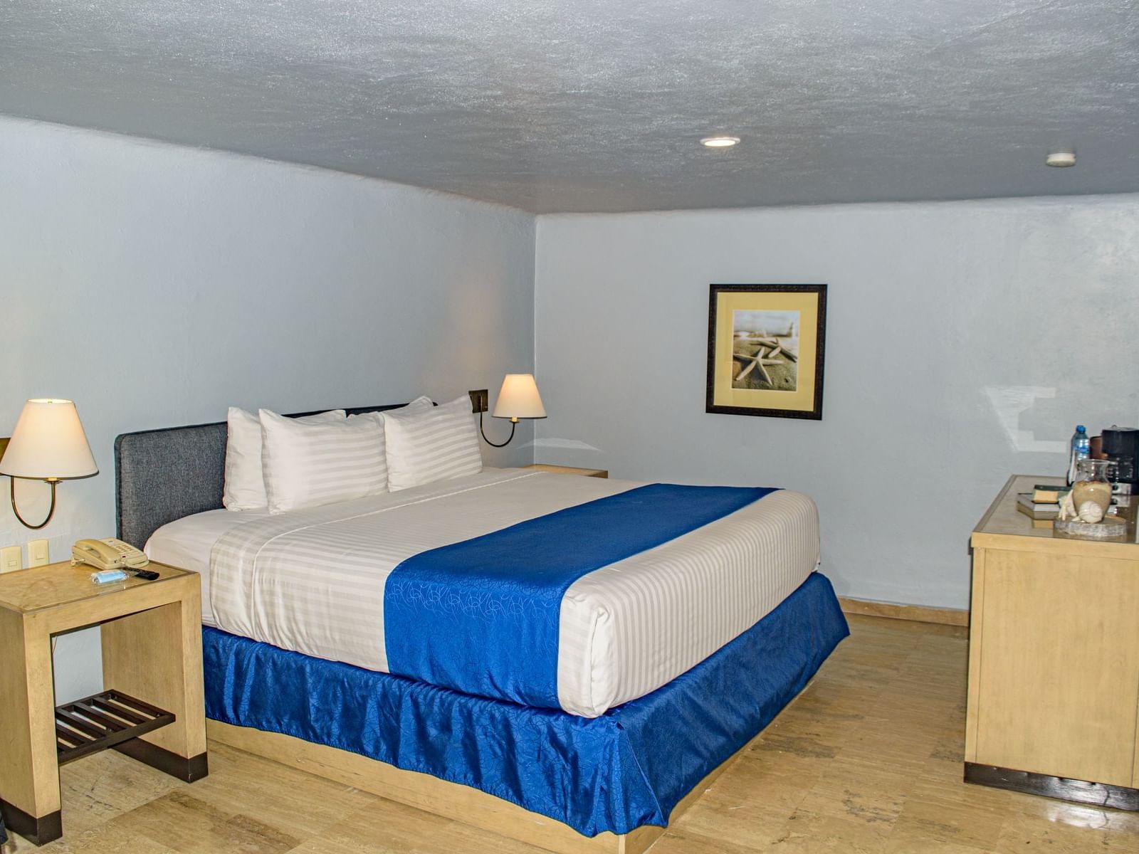 Bed & Furniture in Deluxe Single Room at Peñasco del Sol Hotel