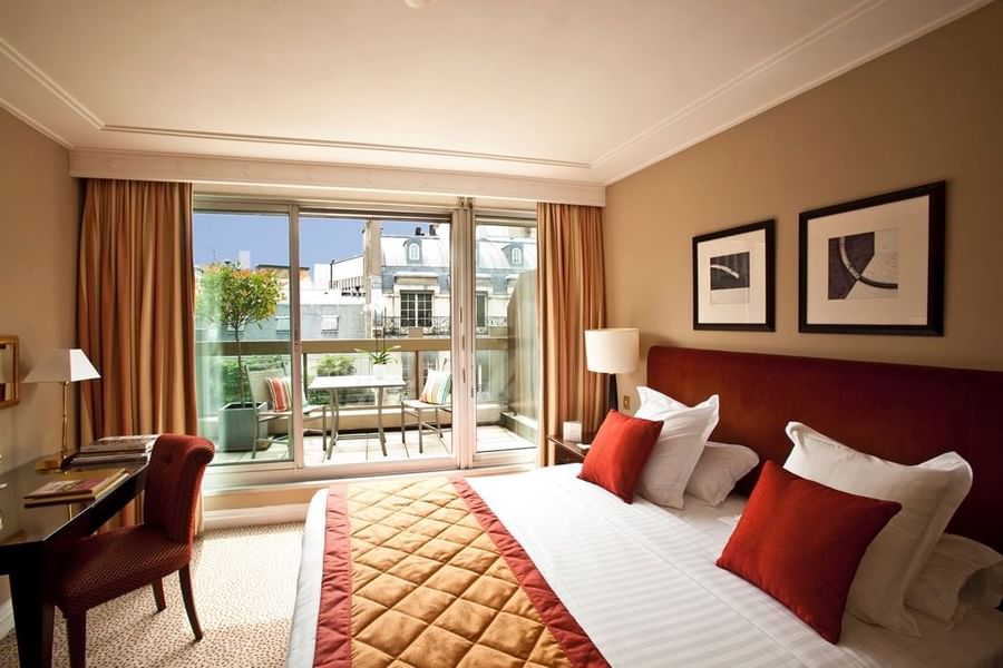 Chambre Deluxe avec terrasse de l'hôtel Warwick Paris