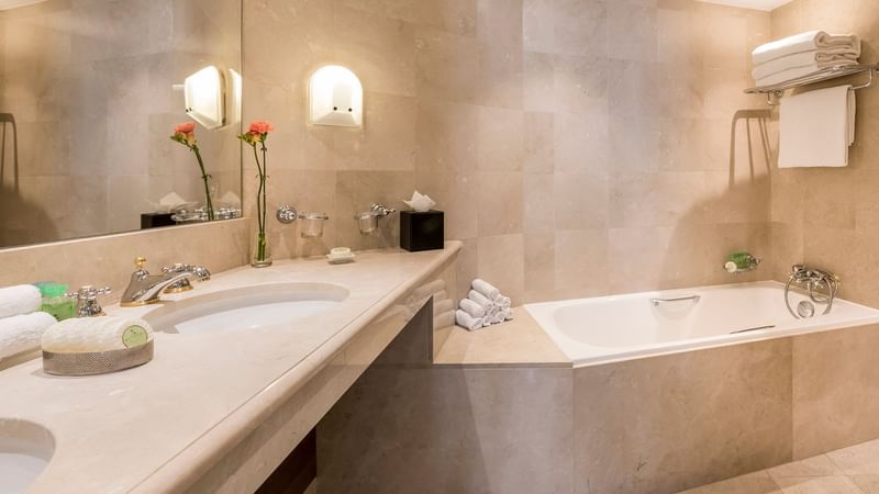 Vanity area and bathtub in Junior Suite Privilege View at Warwick Brussels