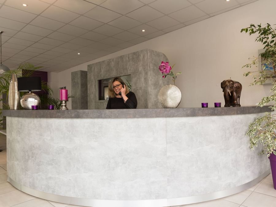 A receptionist at the reception of Hotel Nevers Centre Gare