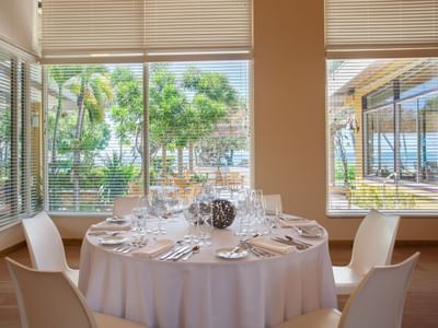Banquet table setup in a Salón Coquí at Copa Marina Weddings