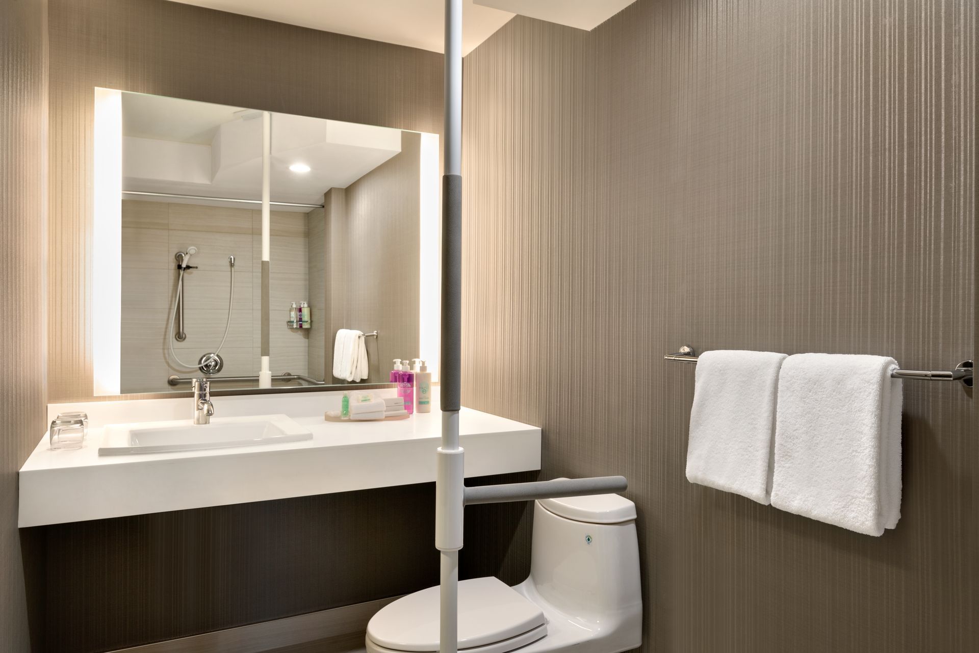 Coast Prince George Hotel by APA - Accessible Premium Junior Suite Bathroom(1)
