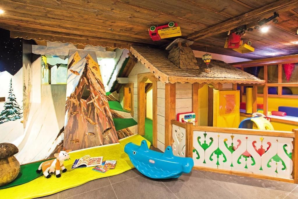 Salle de jeu enfant en sous sol