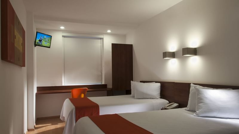 Two beds & Tv in Superior Room, 2 Twin at One Xalapa Las Ánimas