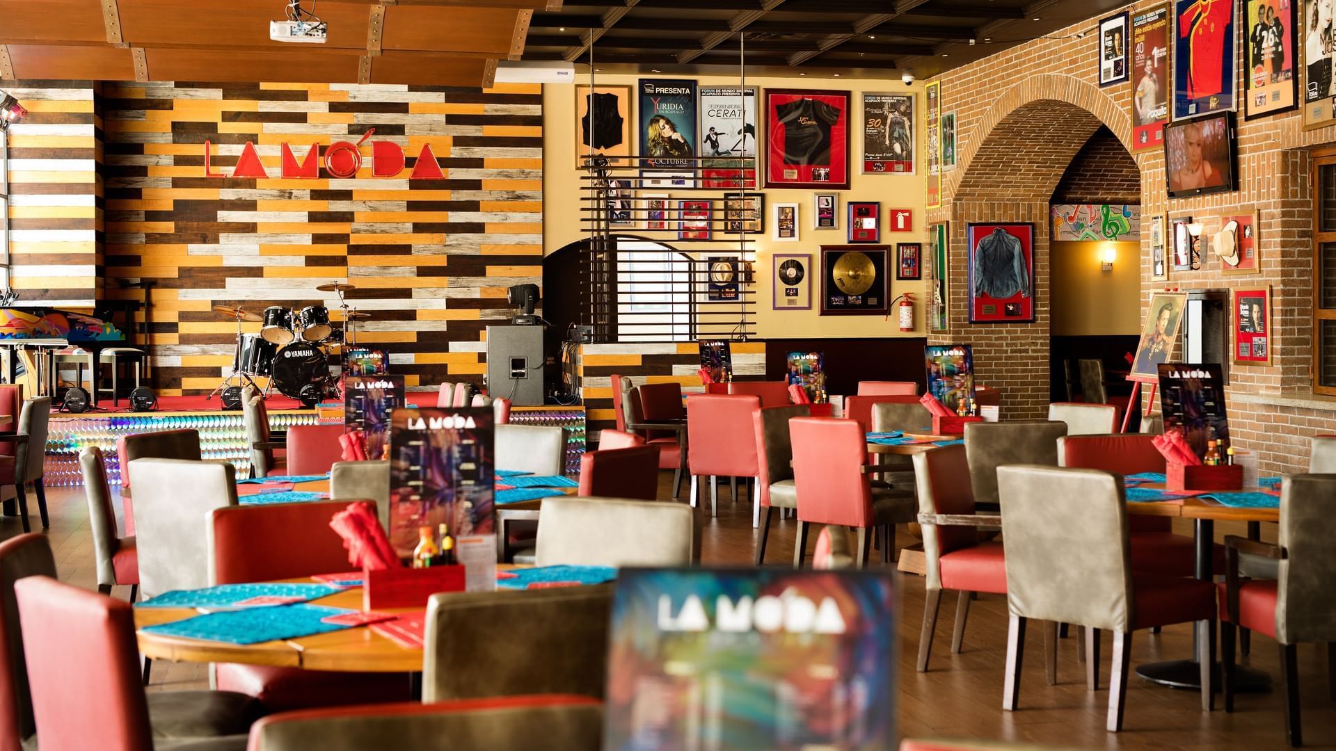Dining area at La Moda Restaurant in Mundo Imperial