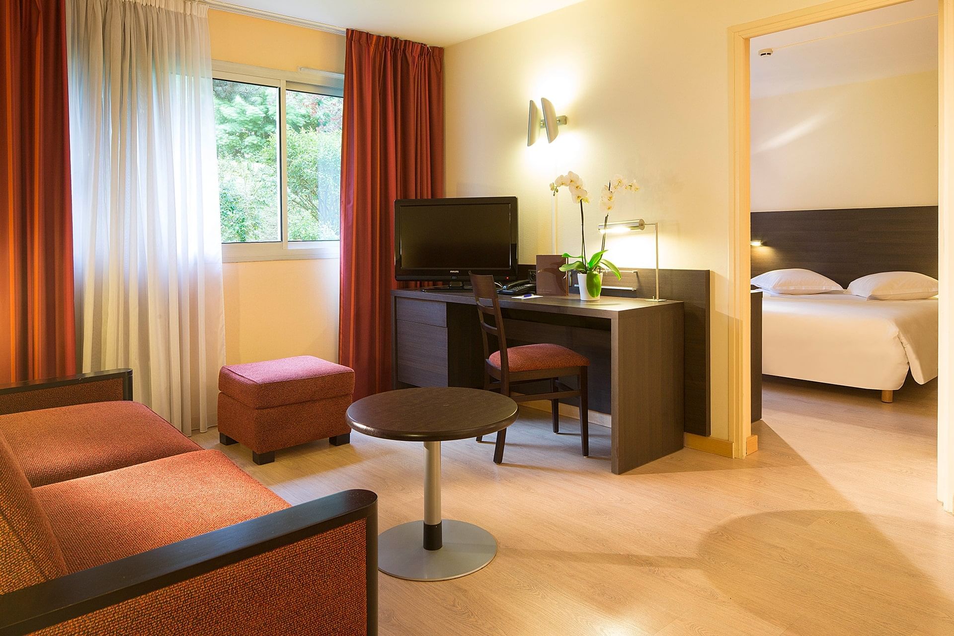 Espace salon et bureau à Escale Oceania Brest Aeroport