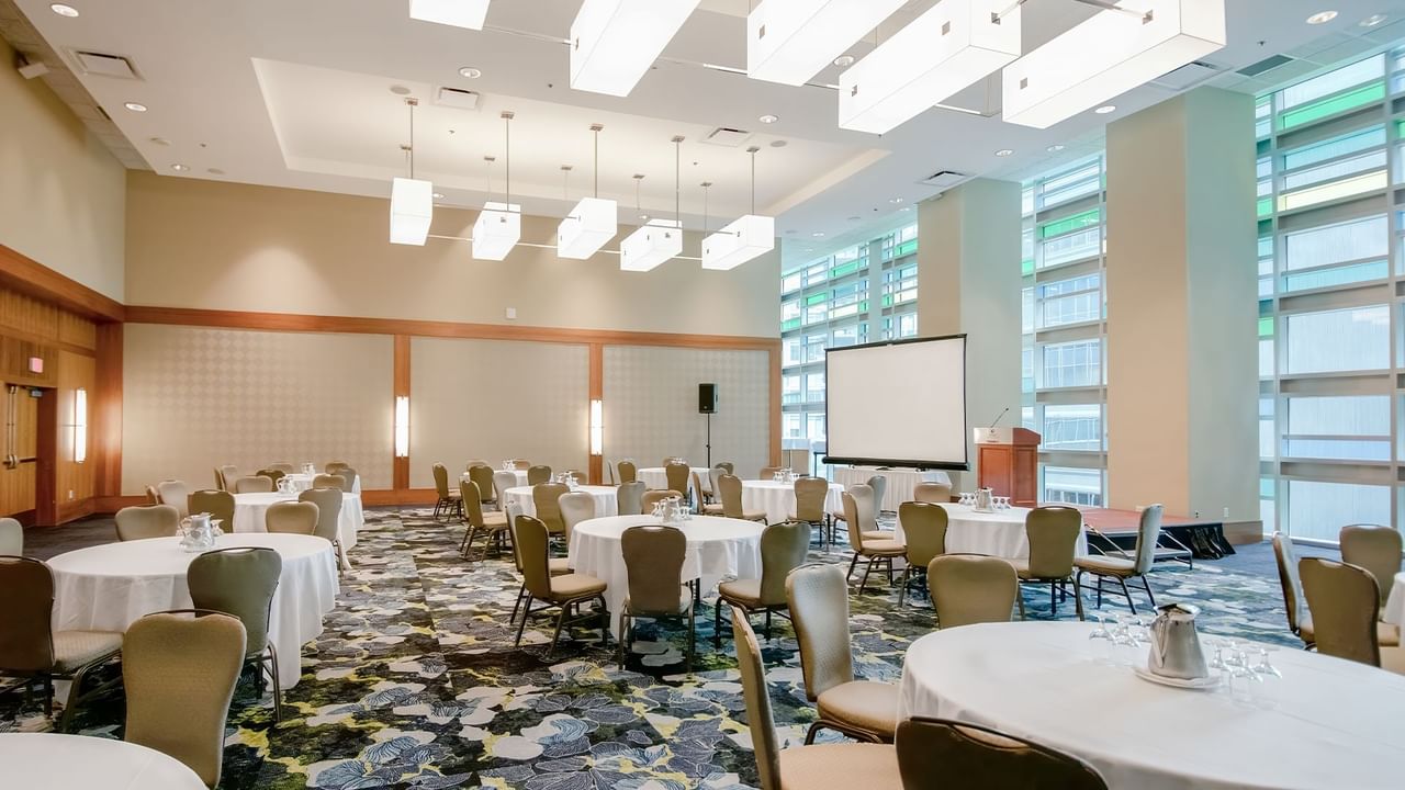 Meeting room with chairs, tables and projector