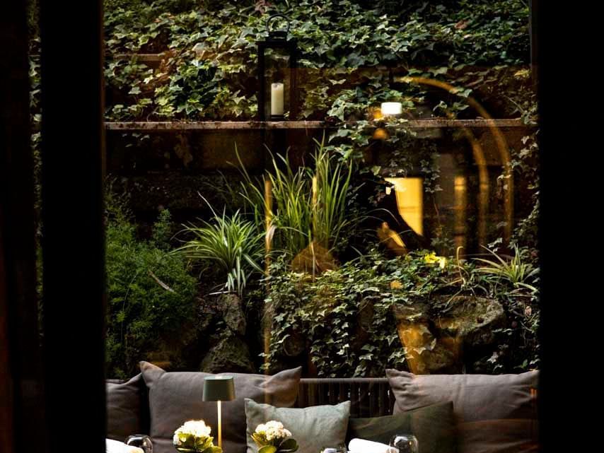 Interior & decor featuring couches and plants in EMME restaurant at Margutta 19