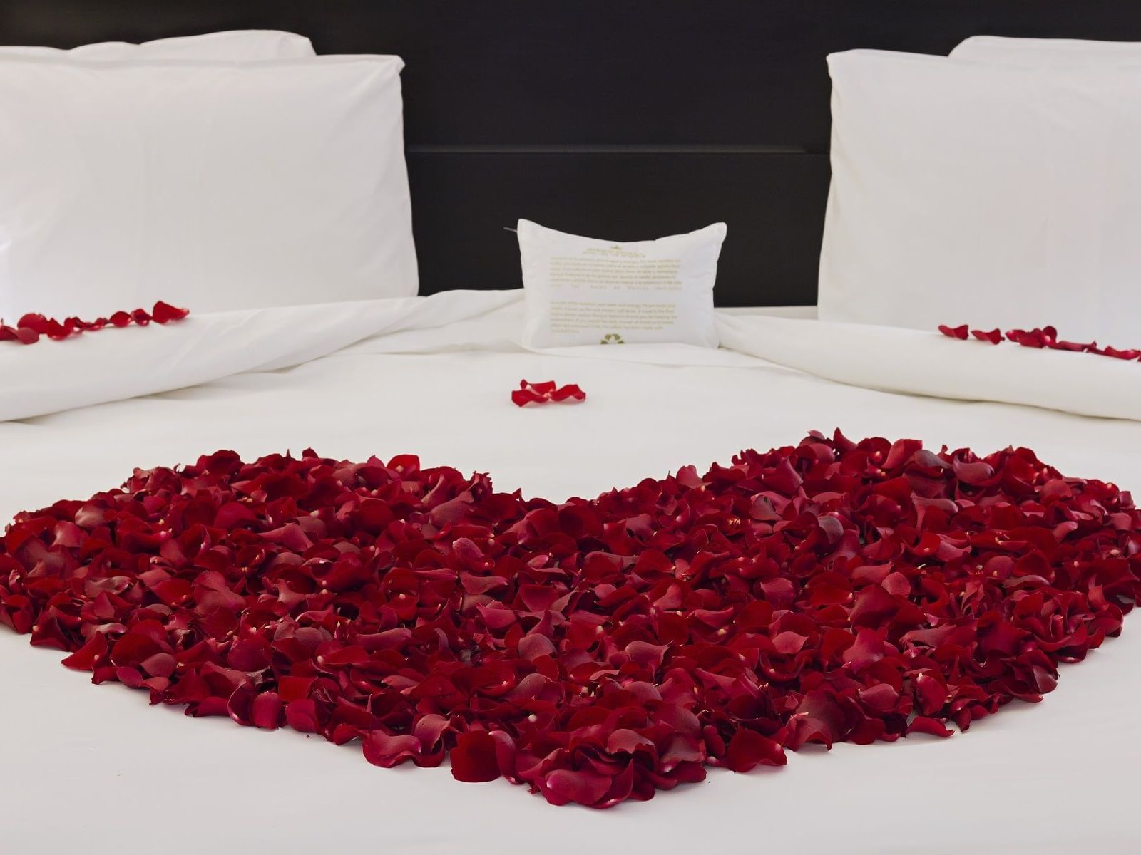 A heart of red rose petals on a bed at Marquis Reforma in Ciudad de México.