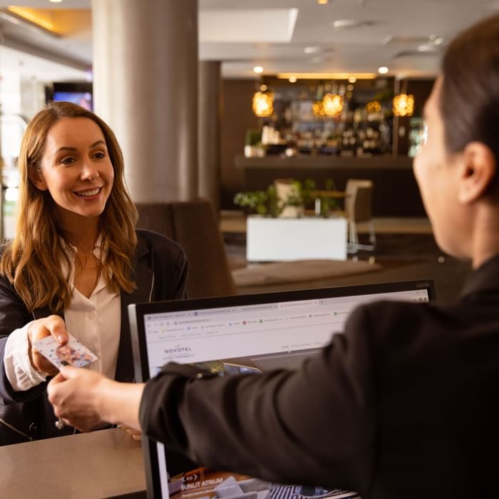 Novotel_Sydney_Parramatta_-_Check-in_credit_Daniel_Boud_393