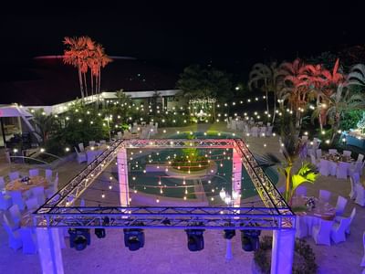 Una boda de noche, celebrada en el Summit Rainforest & Golf Resort