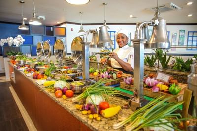 A chef by the food bar at Jamaica Pegasus Hotel