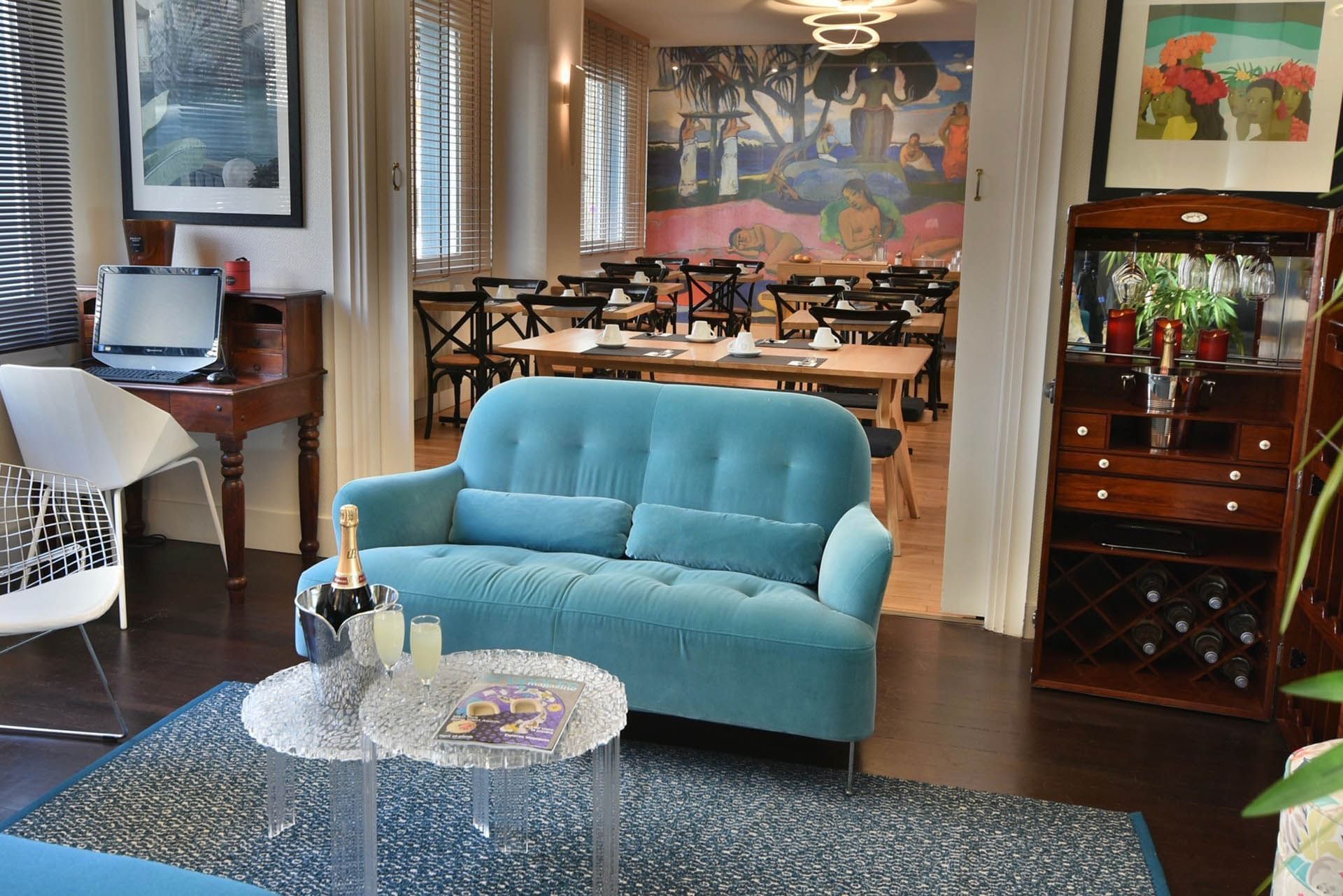 Salle à manger et salon à l'Escale Oceania Lorient