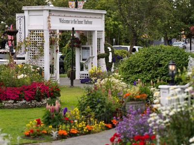 Hotel entrance & well-maintained garden at Huntingdon Manor