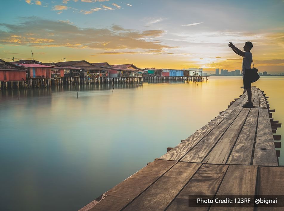 Sunset view at Chew Jetty fisherman village bridge