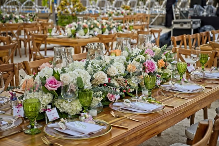 Dining table arranged with flowers & cutleries for an outdoor event at Hotel Isla Del Encanto