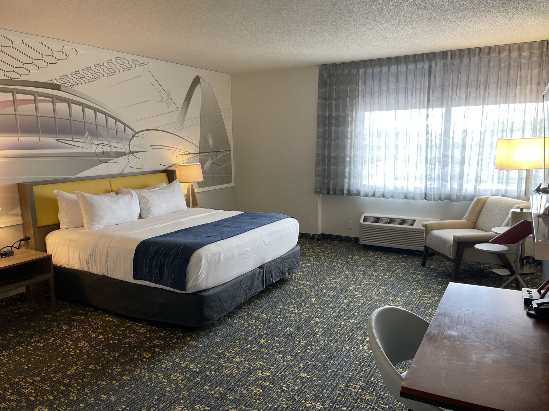 Bed, lounge & working table in Single King Oversize at St. Louis Airport Hotel