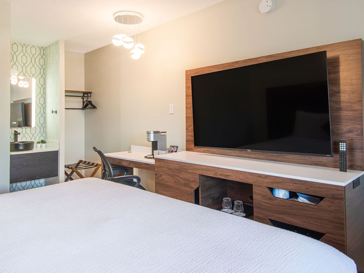 Hotel guestroom with king bed and flat screen TV