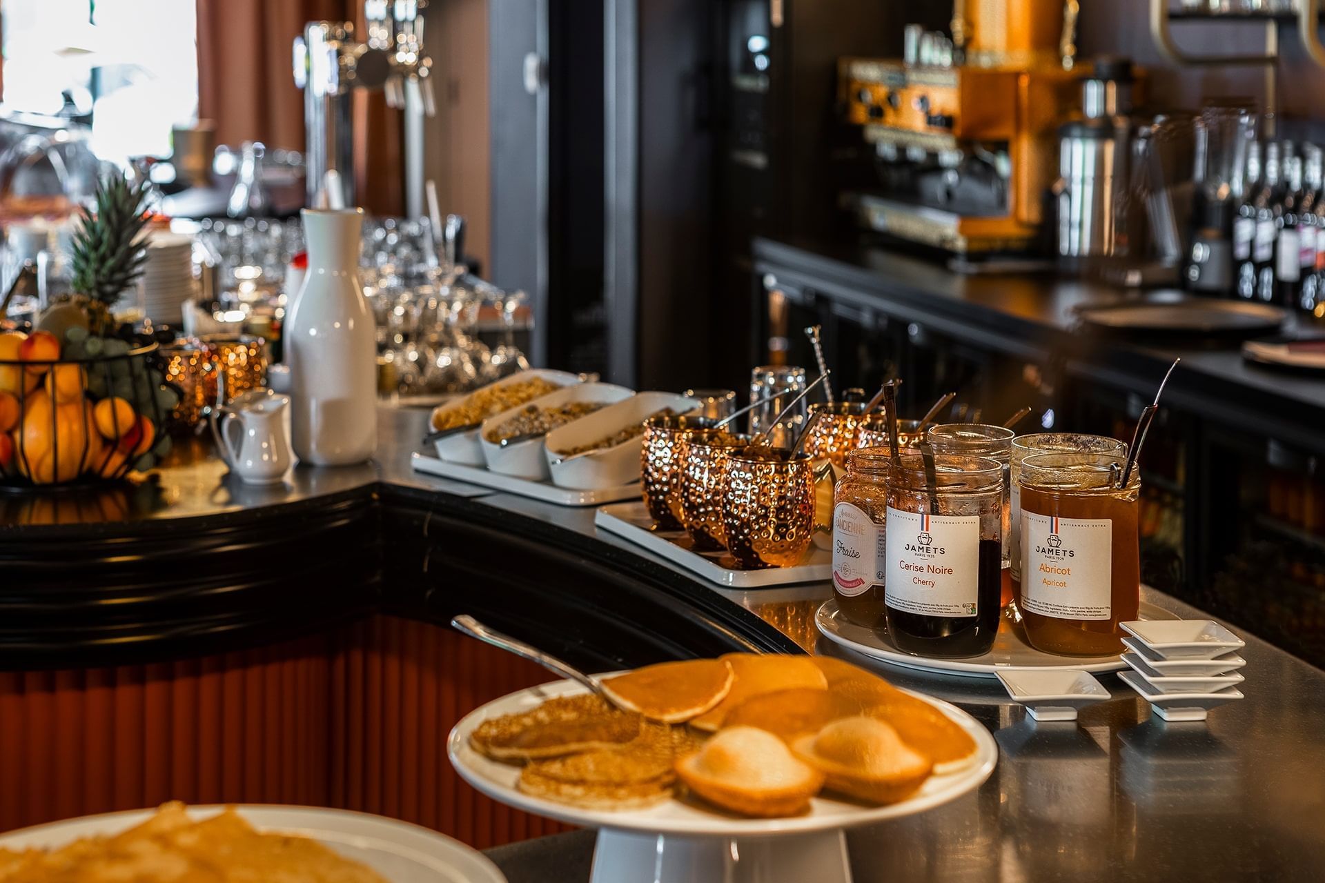 Nourriture disposée dans le buffet à Oceania Le Conti Brest