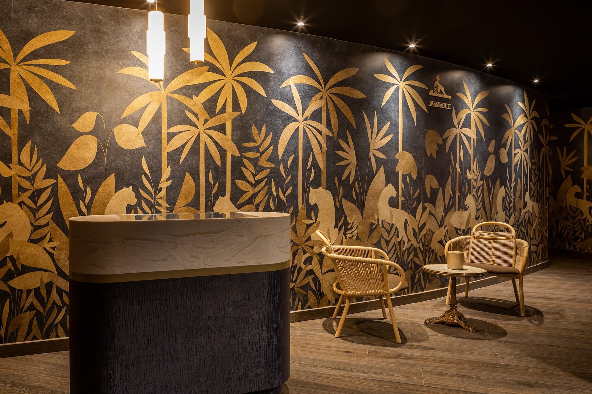 Intérieur de la zone lounge à Oceania Le Conti Brest