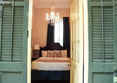 Entrance of Petite One Queen Bedded Room, Andrew Jackson Hotel