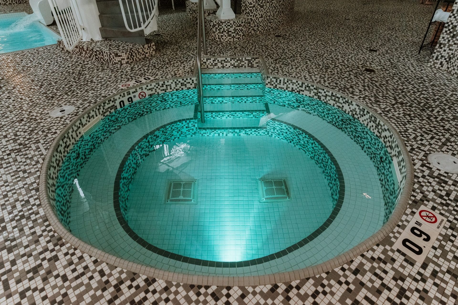 Pool - Hot Tub 01
