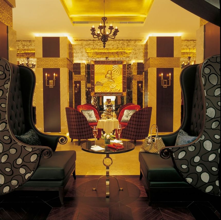 Lobby lounge & seating area at Yangtze Boutique Hotel