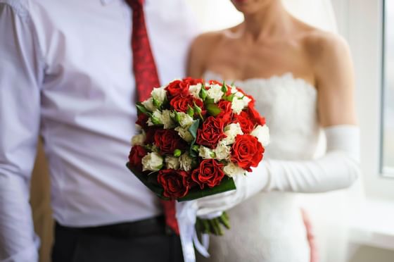 Close up of a bride holding a bouquet at Gouverneur Trois