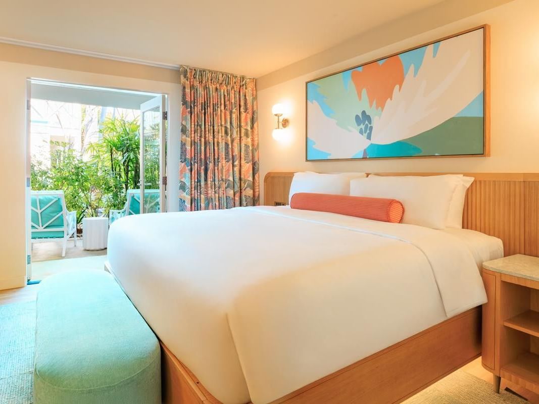 Deluxe King Room  Pavilion Hotel 