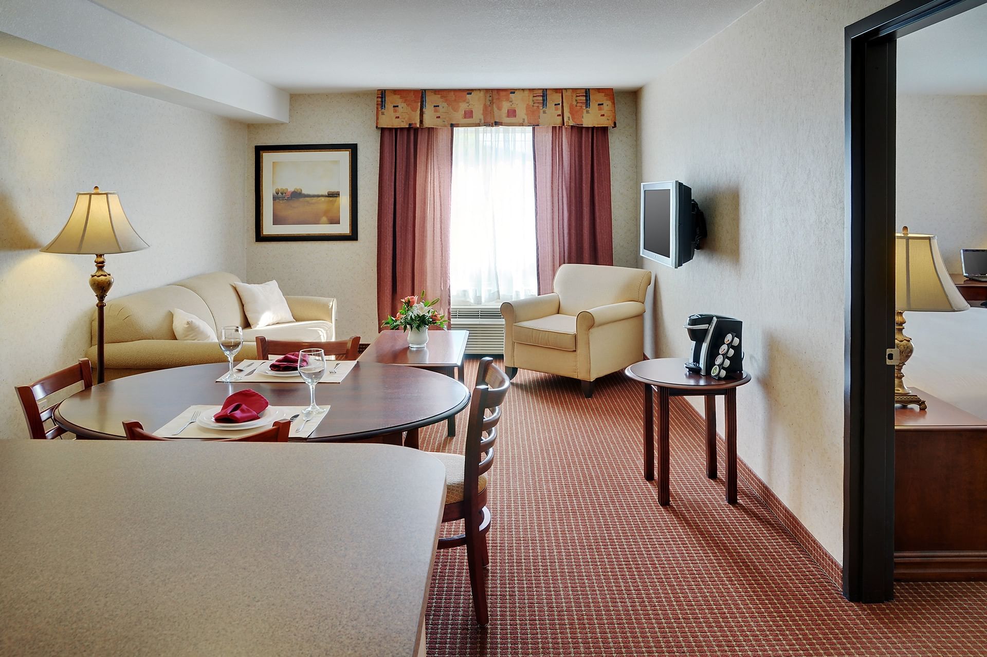Grimshaw Hotel Living room with Kitchen and King bed