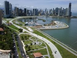 vista aérea de coches en una autopista