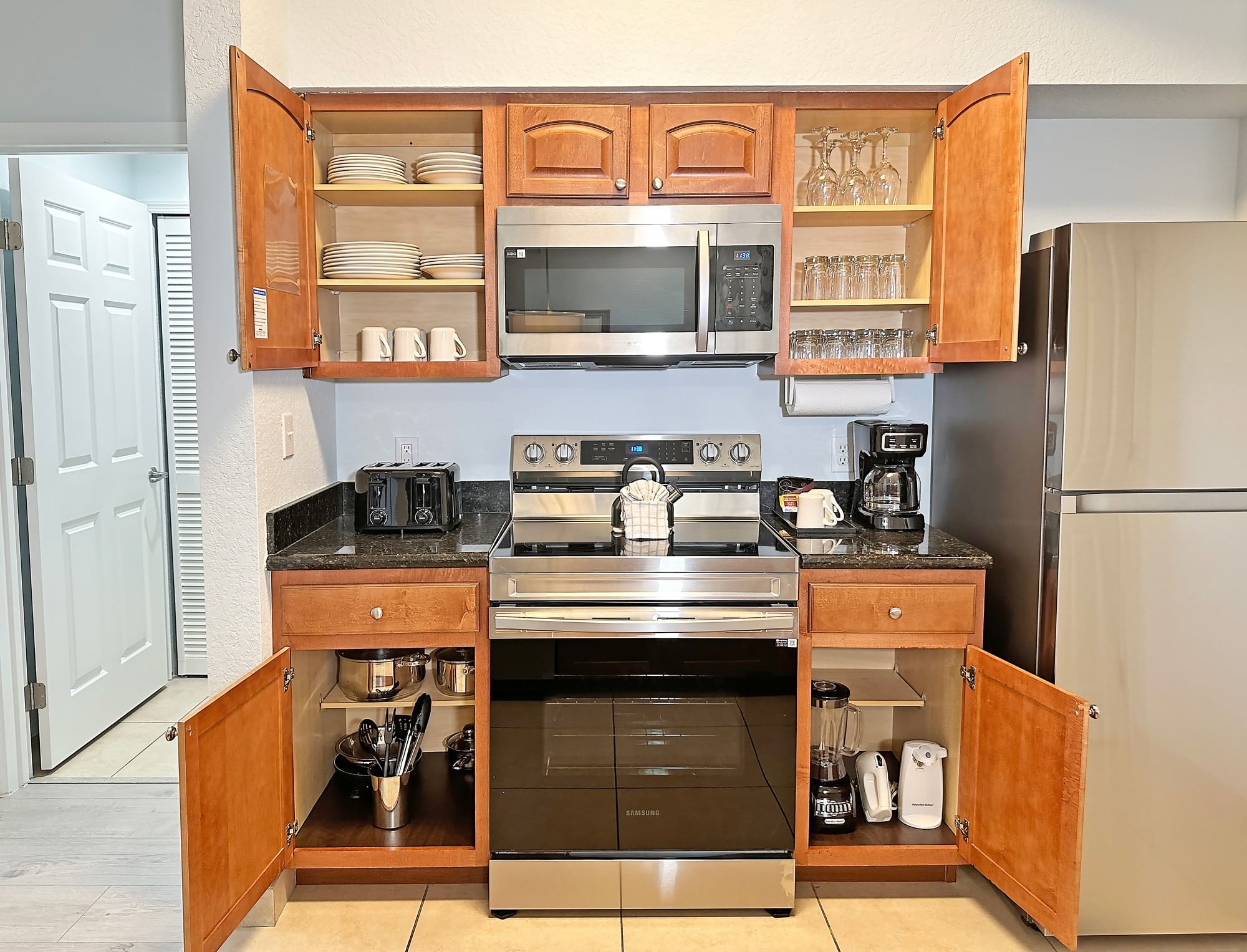 LBV Signature Suites - 2 Bedroom 2 Bath - Fully Equipped Kitchen