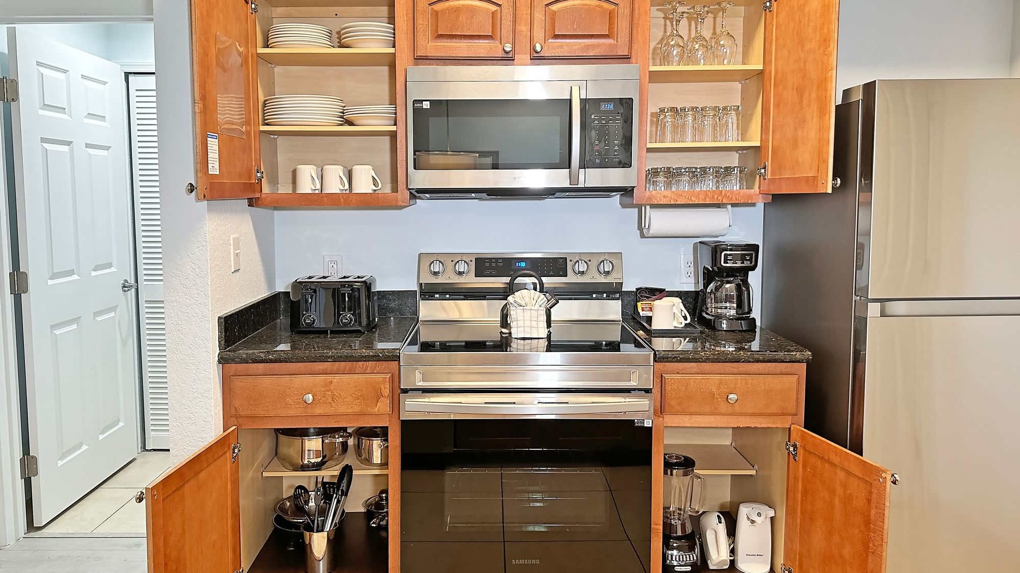 LBV Signature Suites - 2 Bedroom 2 Bath - Fully Equipped Kitchen