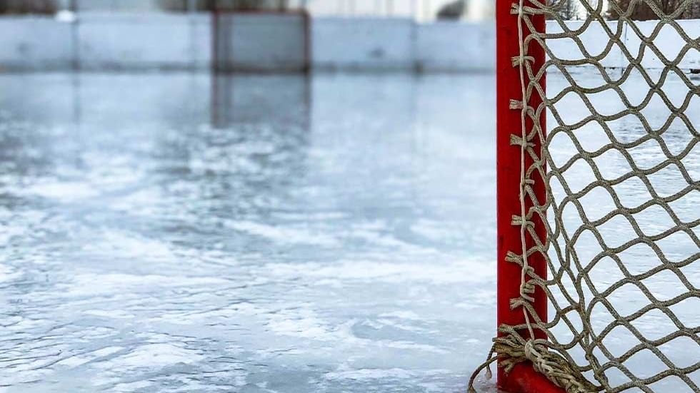 Close-up of an ice hockey goal post with a net at Falkensteiner Hotel Montafon