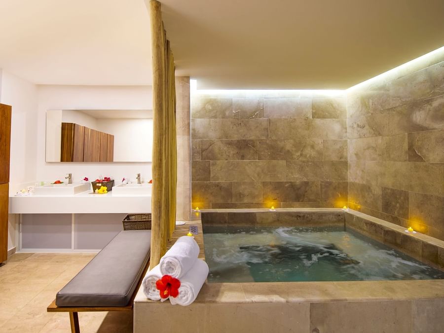 Na'ha' spa with jacuzzi at the The Explorean Cozumel