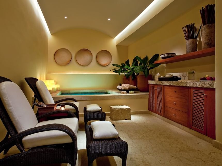 Spa El Capricho interior with amenities at Cala de Mar