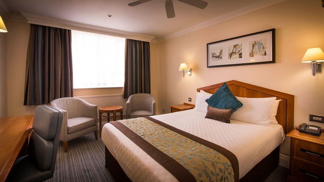 Bed & lounger in Deluxe Double Room at Clermont Hotel Group
