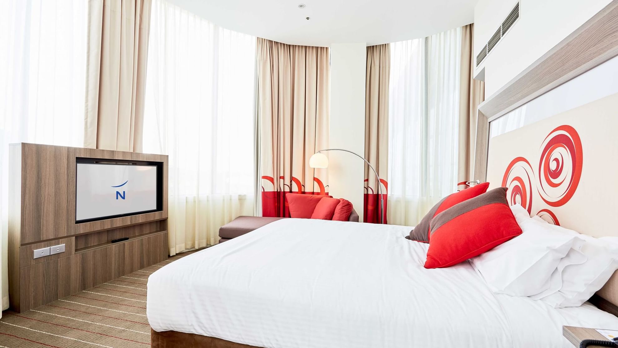 Bed & lounge in Junior King Hotel Suite, Novotel Glen Waverley