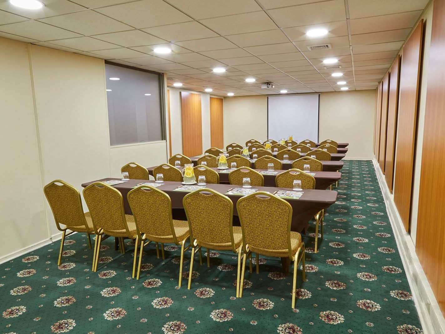 Classroom table set up in Genova Room at Hotel Torremayor Lyon