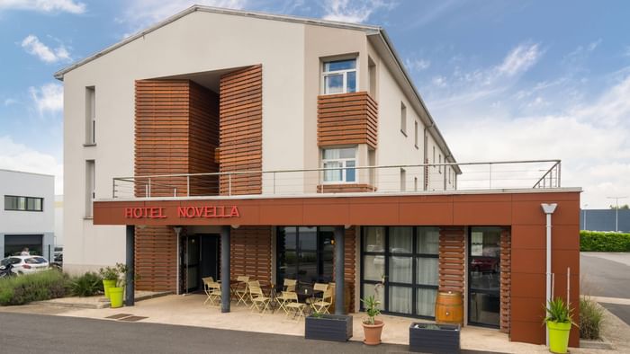 Exterior building view with blue sky Hotel Novella Premium