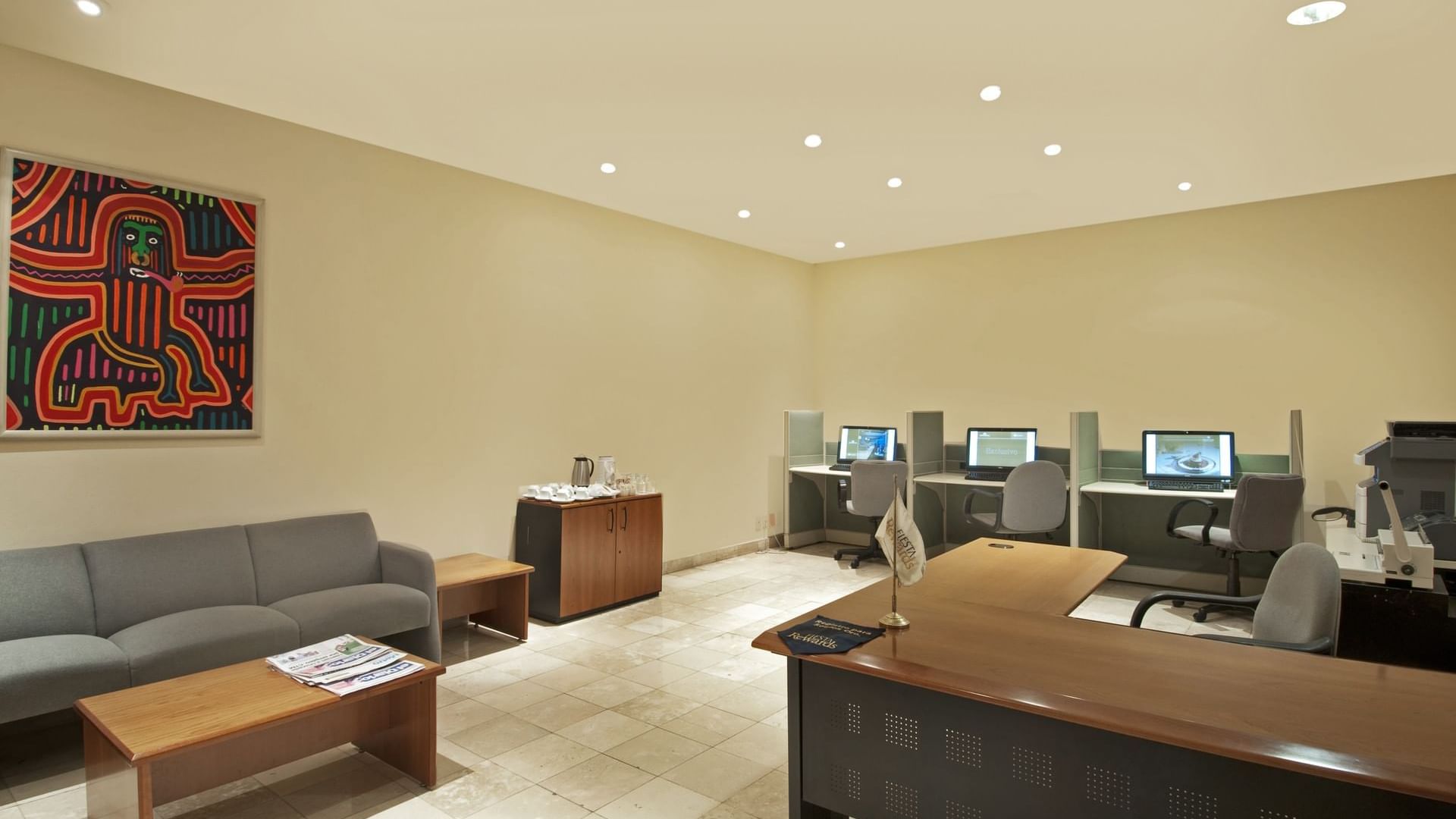 Interior of the business center with computers at FI Hermosillo
