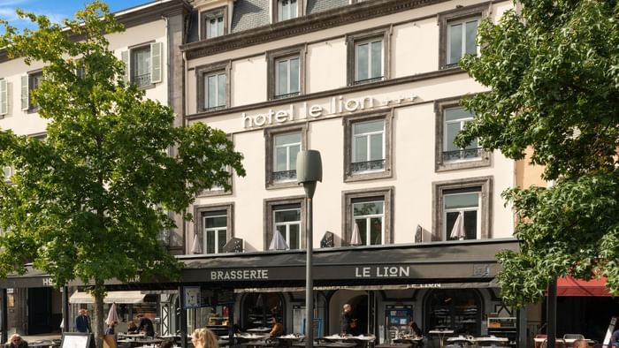 Exterior view of Hotel Le Lion of The Originals Hotels