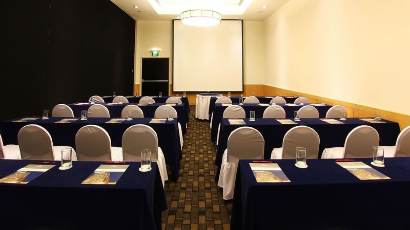Classroom setup in a meeting room at Fiesta Inn Coatzacoalcos 