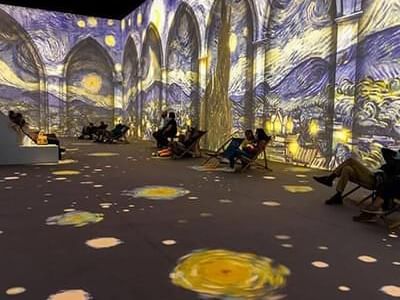 immersive room in the van gogh exhibition