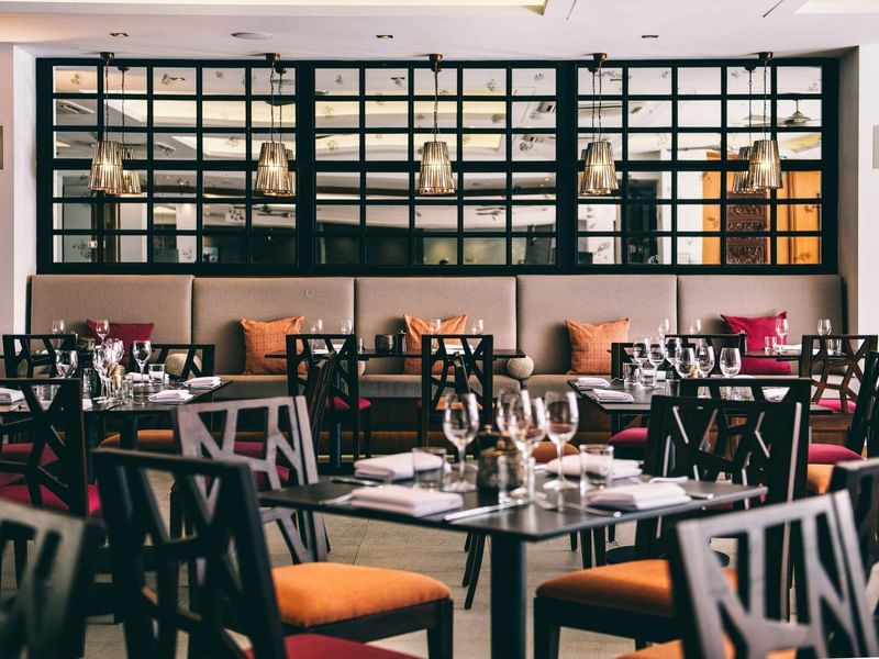 Dining tables at Pullman Palm Cove Sea Temple Resort & Spa 